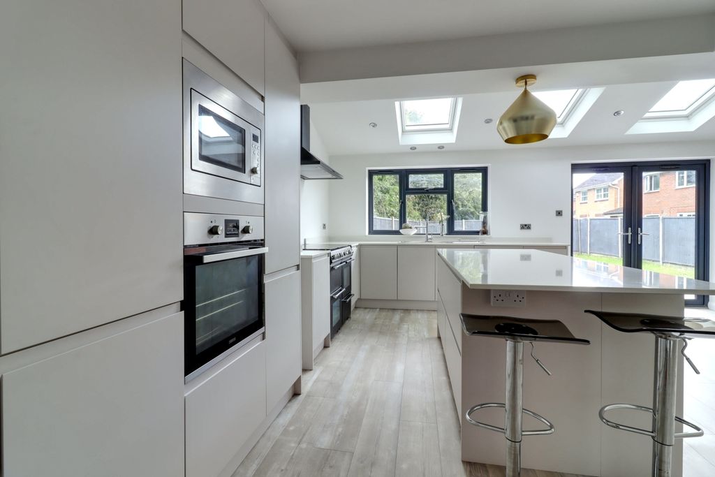 Property photo 3 of 13 7. Kitchen 3