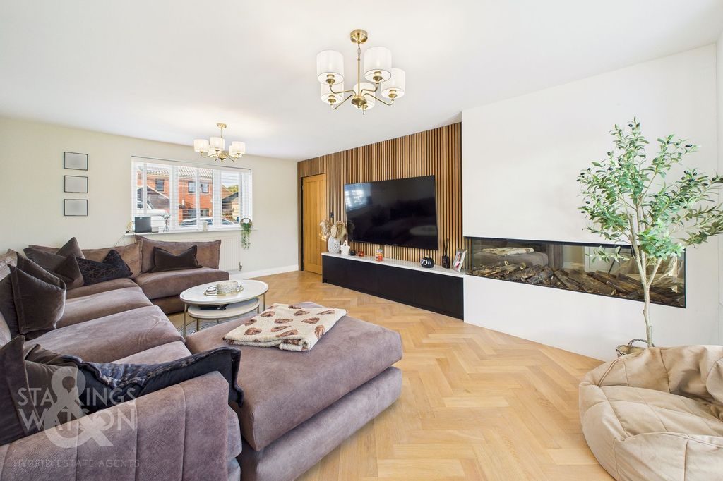 Property photo 2 of 34