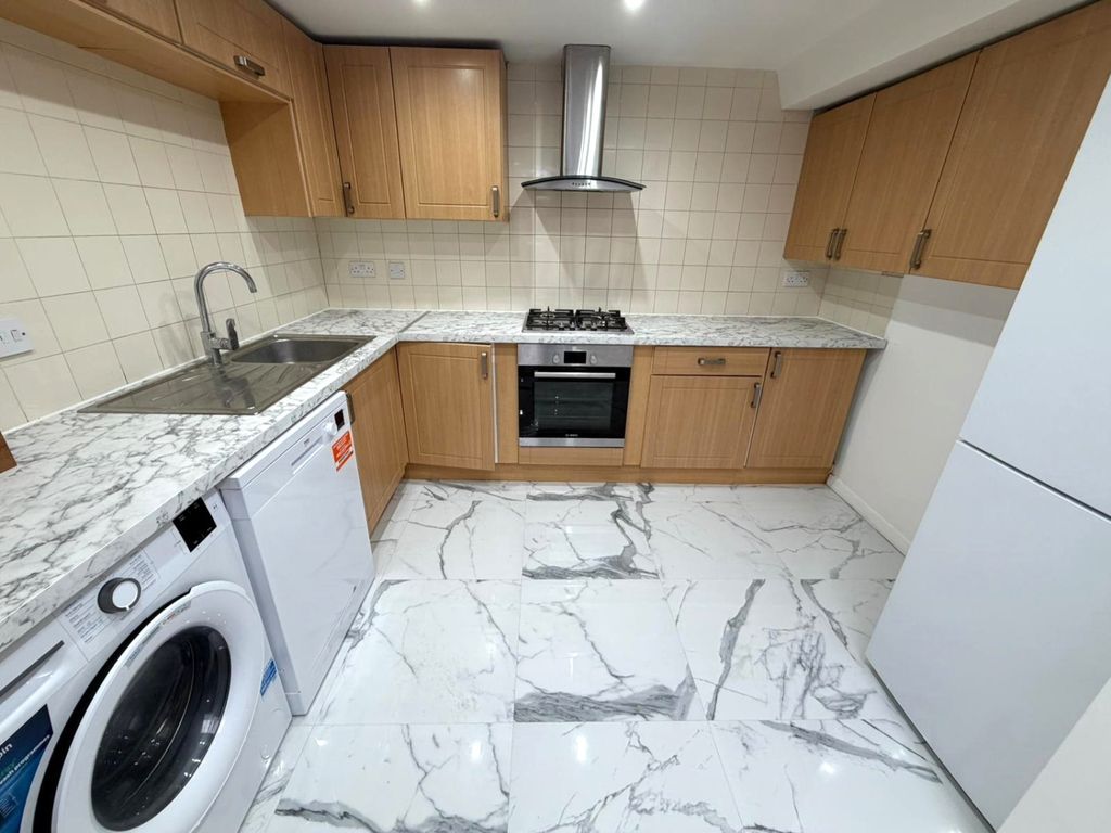 Property photo 1 of 11 Kitchen