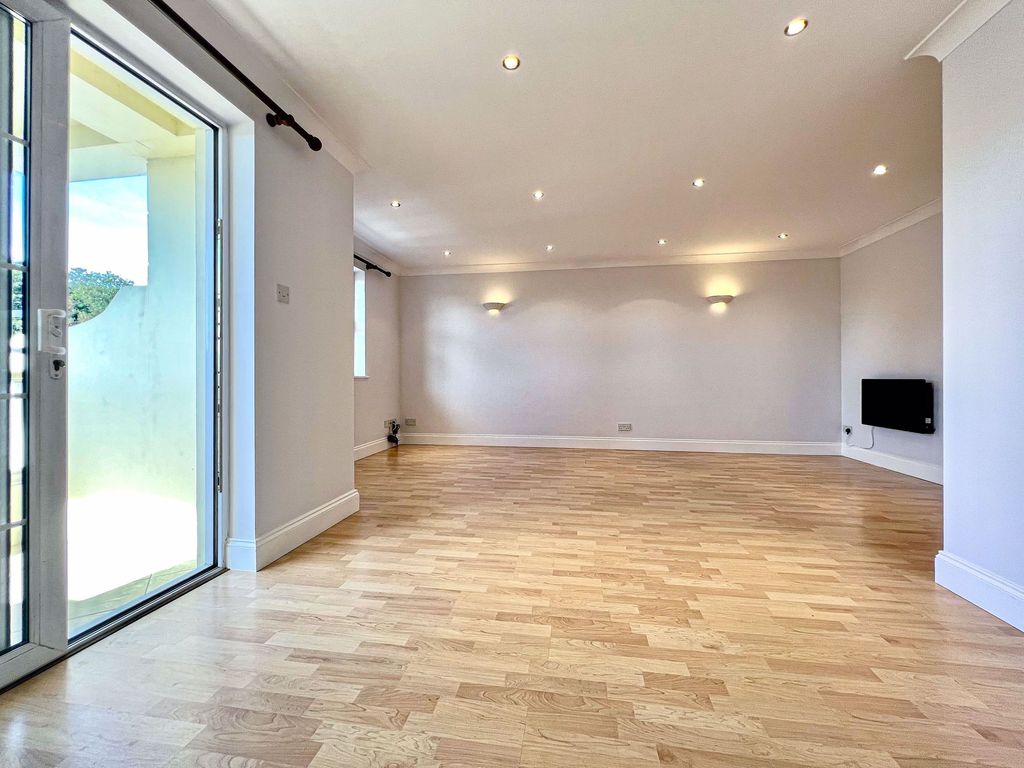 Property photo 2 of 14 Photo 9