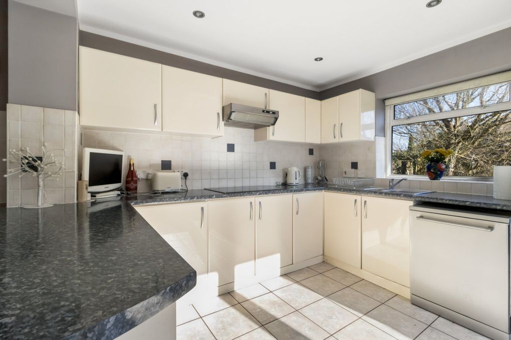 Property photo 2 of 21 Kitchen