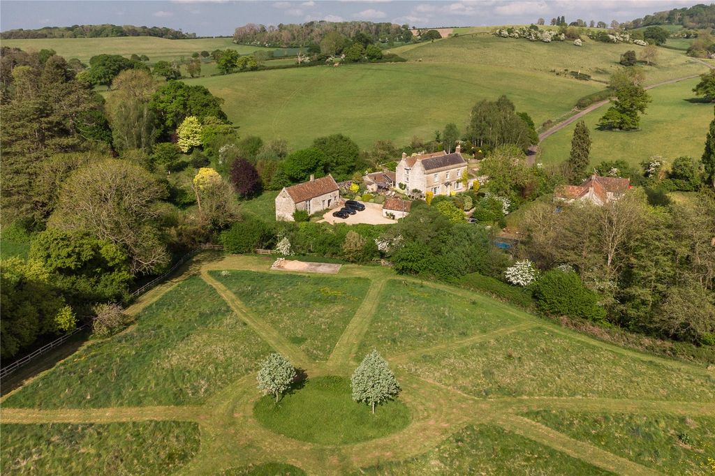 Property photo 3 of 34 Paddock &amp; Surrounds