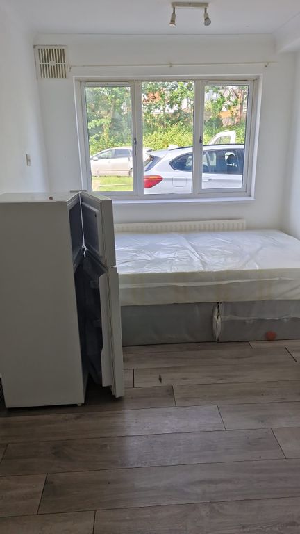 Property photo 1 of 4 Bright Bedroom With Large Window And Wood Floors...