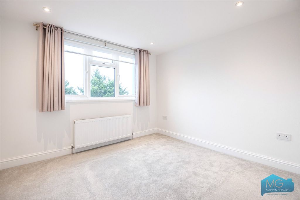 Property photo 3 of 17 Picture No. 15