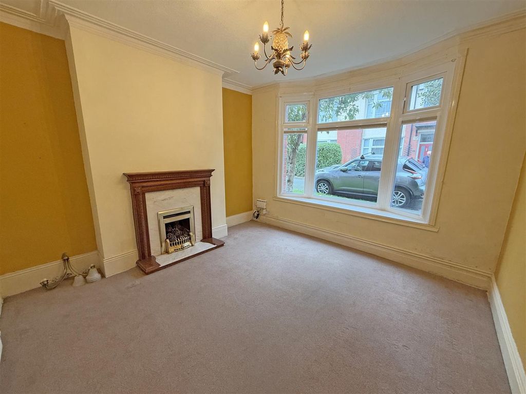 Property photo 2 of 11 Living Room.Jpg