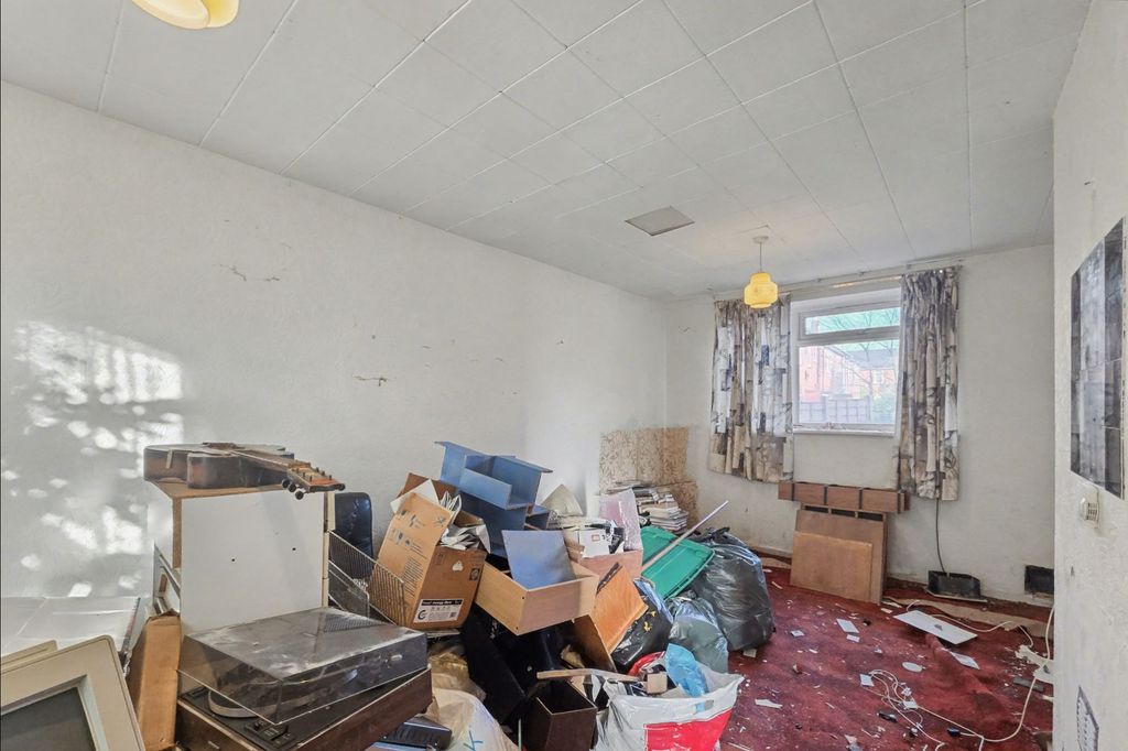 Property photo 3 of 20 4 Lingmoor Close, Middleton, Manchester M24 4Jw