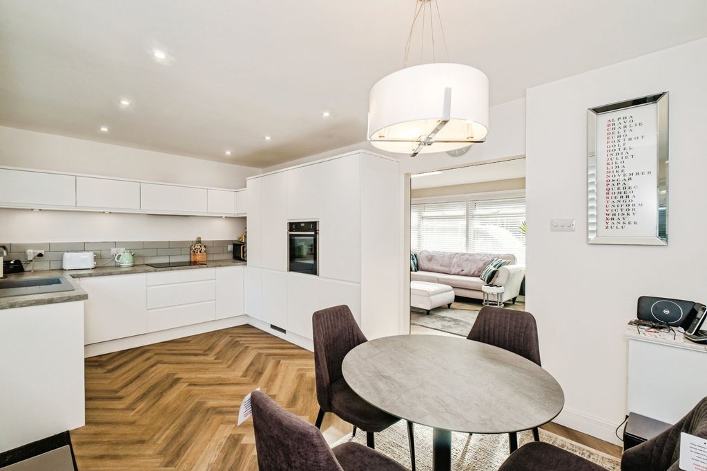 Property photo 1 of 24 Pbox-Img.Jpg
