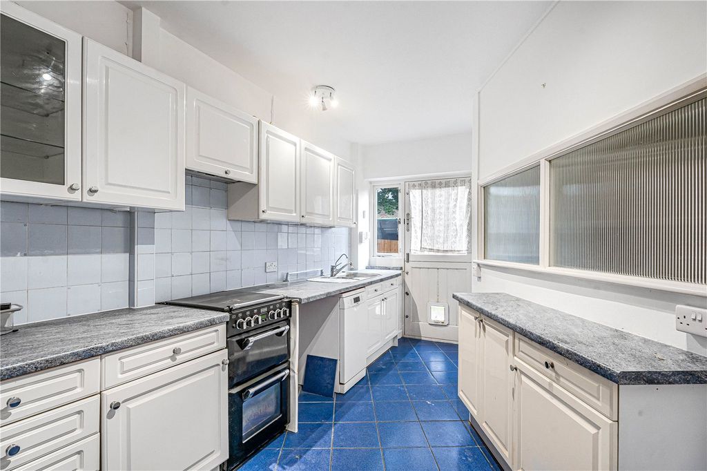 Property photo 3 of 30 Kitchen