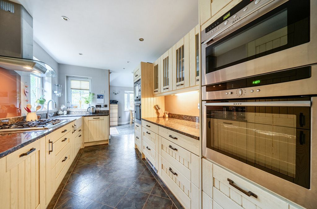 Property photo 2 of 11