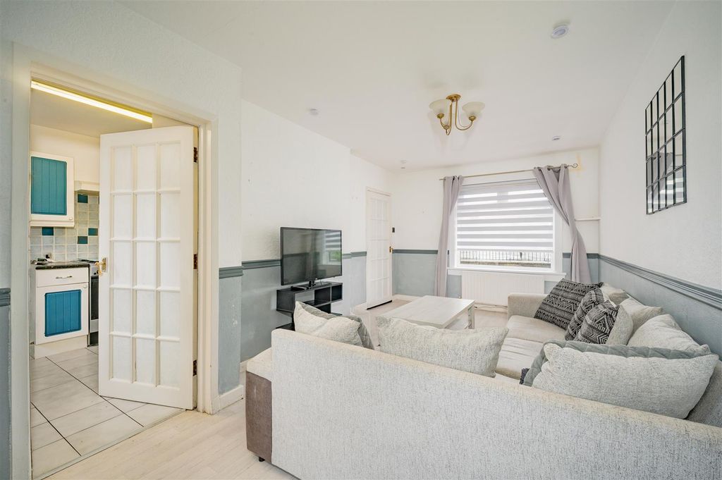 Property photo 3 of 15 49 Douglas Road Dundee-2.Jpg