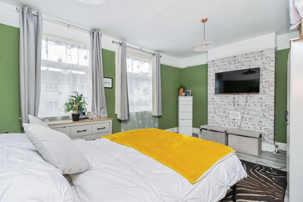 Property photo 3 of 18