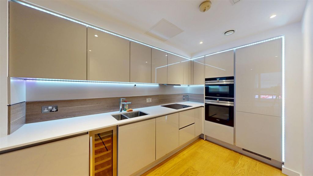 Property photo 3 of 8 22-205-Holland-Park-Avenue-05132026_161034.Jpg
