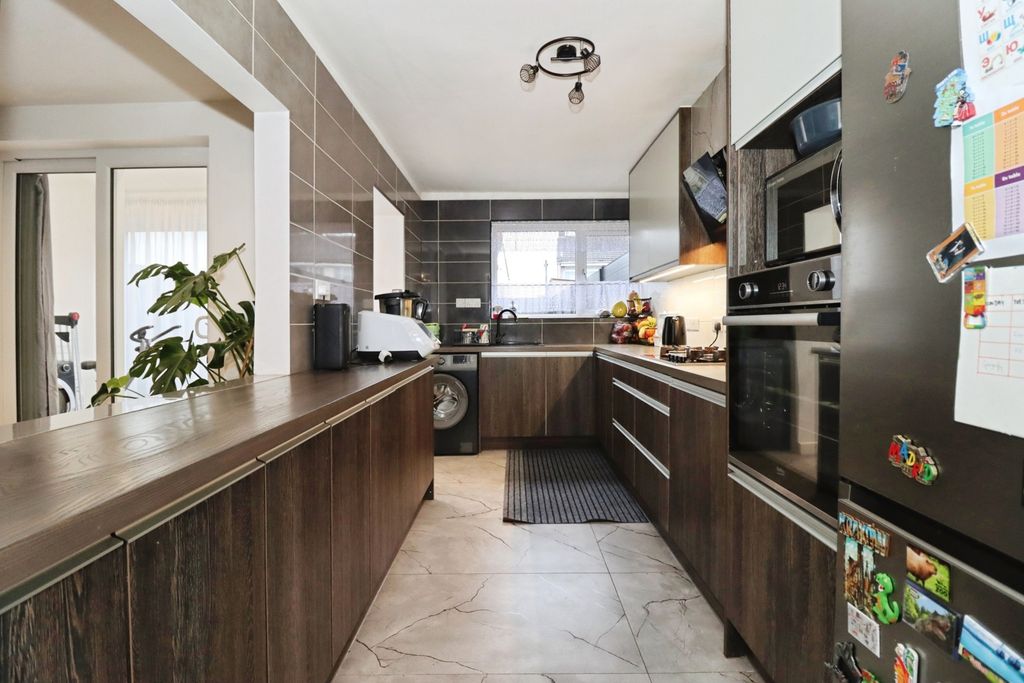 Property photo 3 of 15 Pbox-Img.Jpg