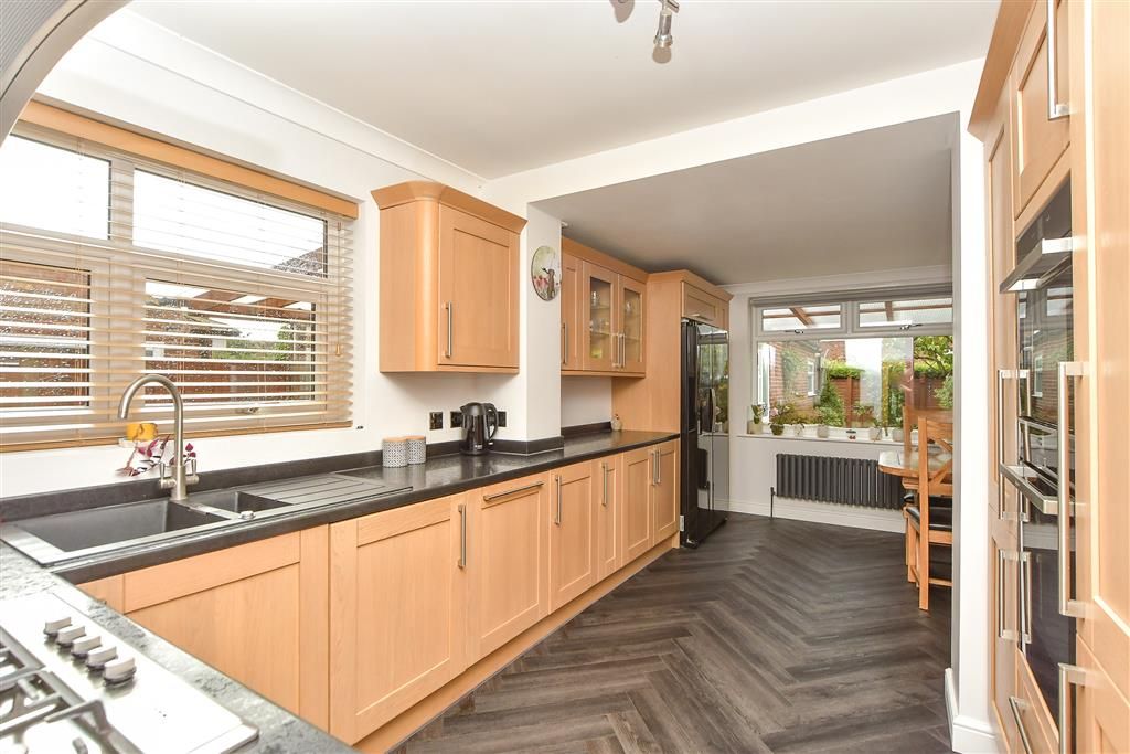 Property photo 3 of 12 Kitchen