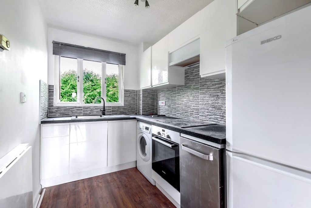 Property photo 3 of 6 877993  (2)