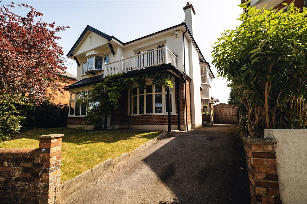 Property photo 1 of 28