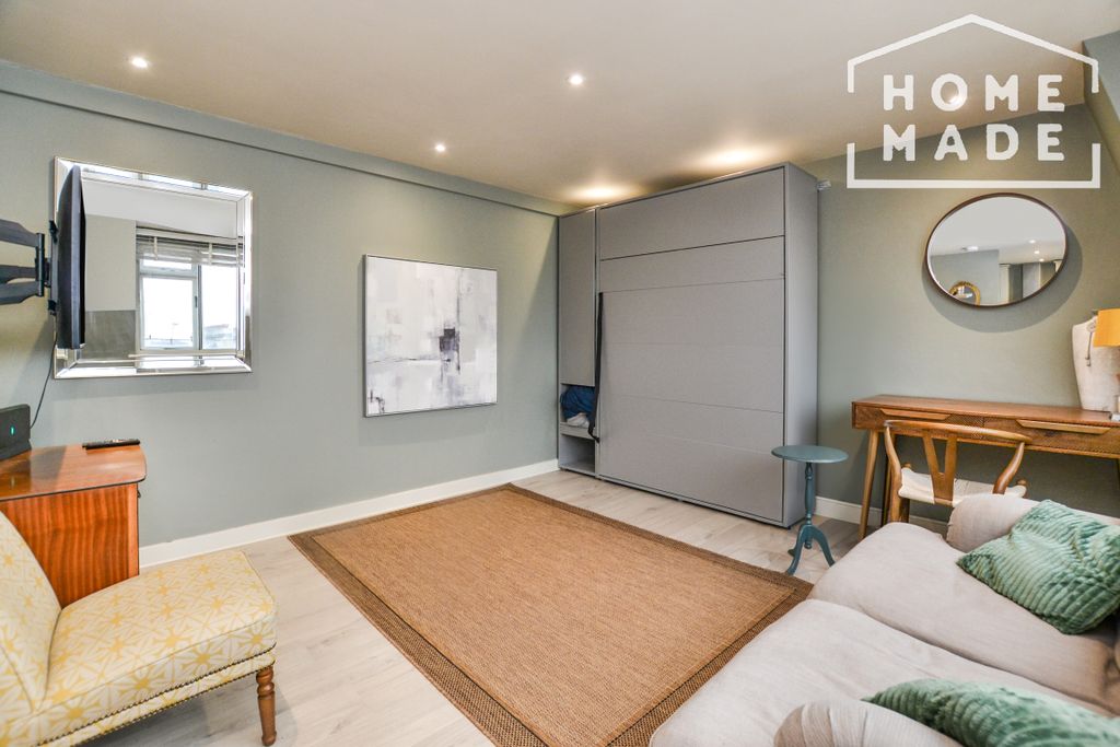 Property photo 2 of 6