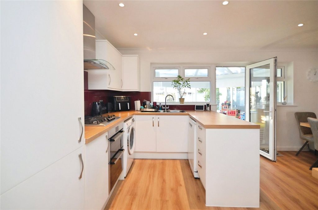 Property photo 3 of 17 Picture No. 02