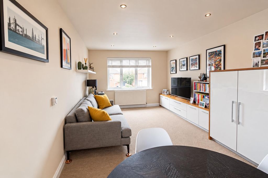 Property photo 2 of 10 liv2.Png