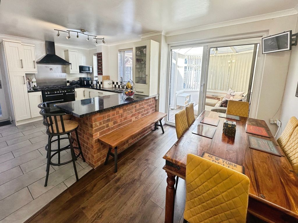Property photo 2 of 17 Kitchen/Diner
