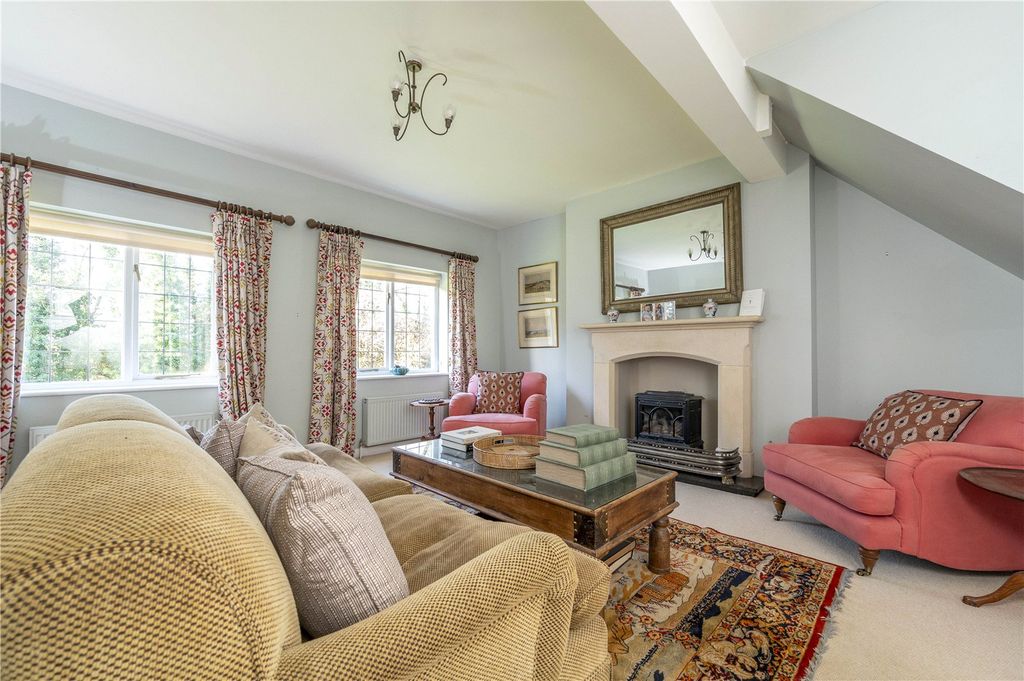 Property photo 3 of 18 Sitting Room