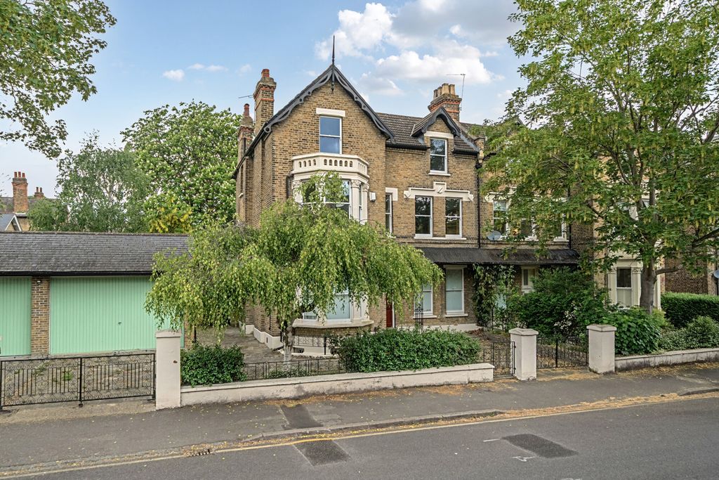 Property photo 1 of 24 1453952-20-69F9ee...
