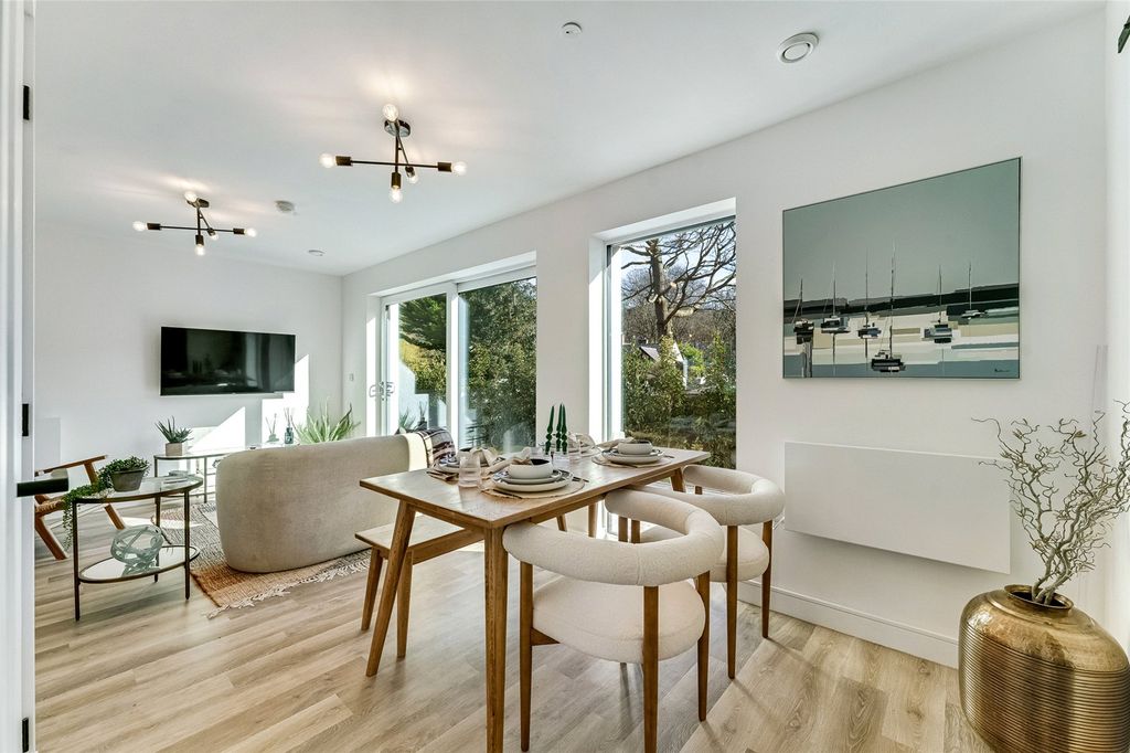 Property photo 2 of 12 Dining