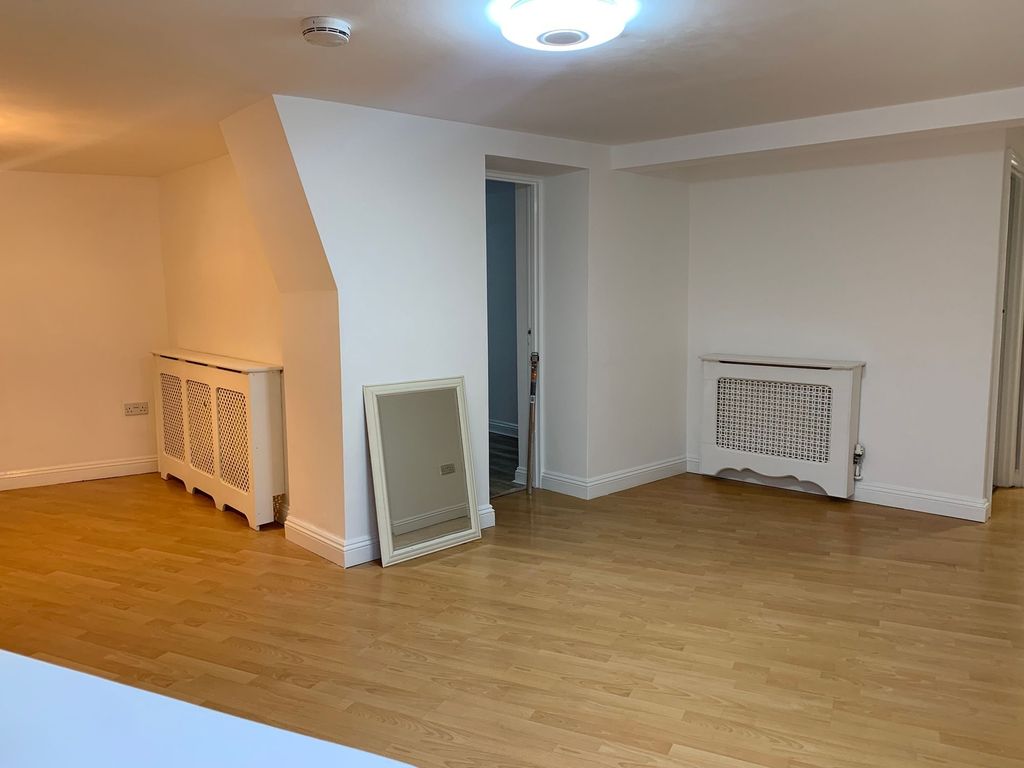 Property photo 2 of 10 A Spacious, Clean Living Room With Light Wood Floo...