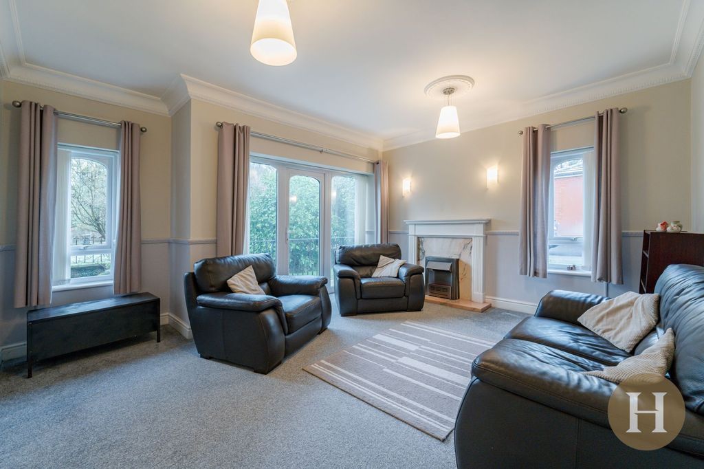 Property photo 2 of 24
