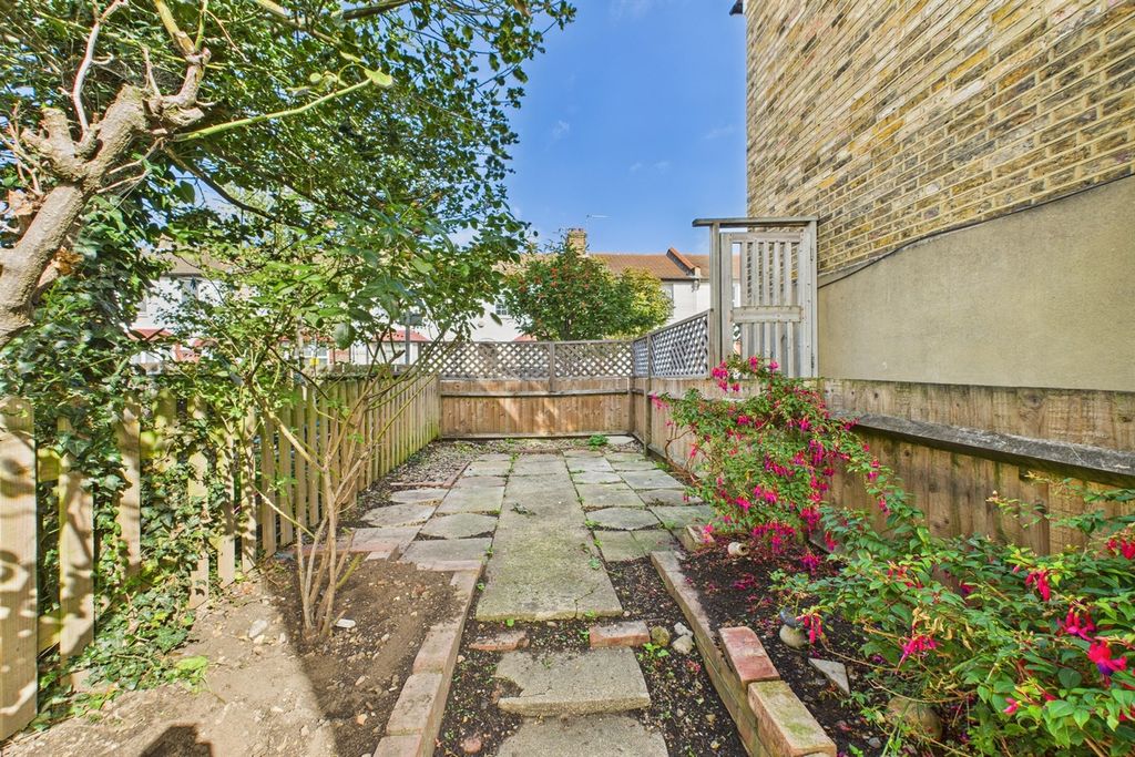 Property photo 3 of 13 Garden