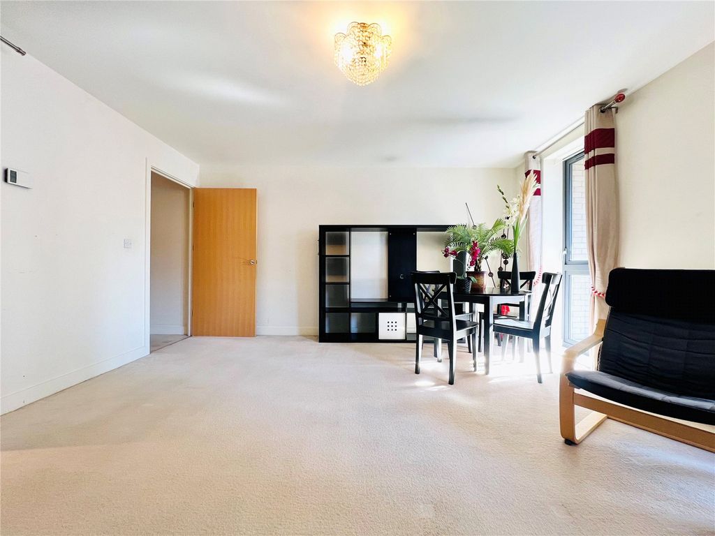 Property photo 3 of 10 Picture No. 12