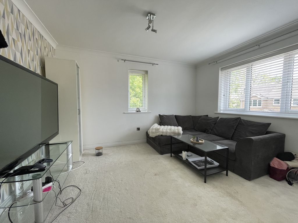 Property photo 3 of 12 Lounge