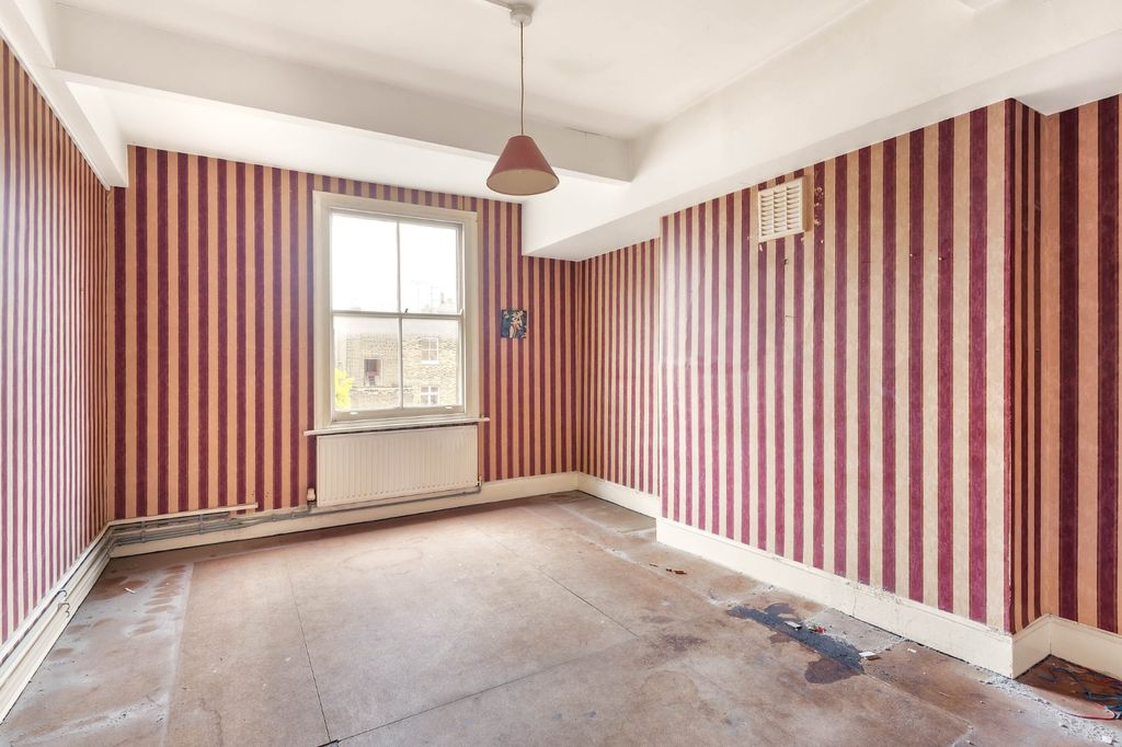 Property photo 1 of 5 Bedroom