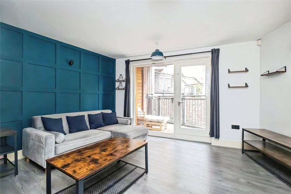 Property photo 2 of 21 Picture No. 32