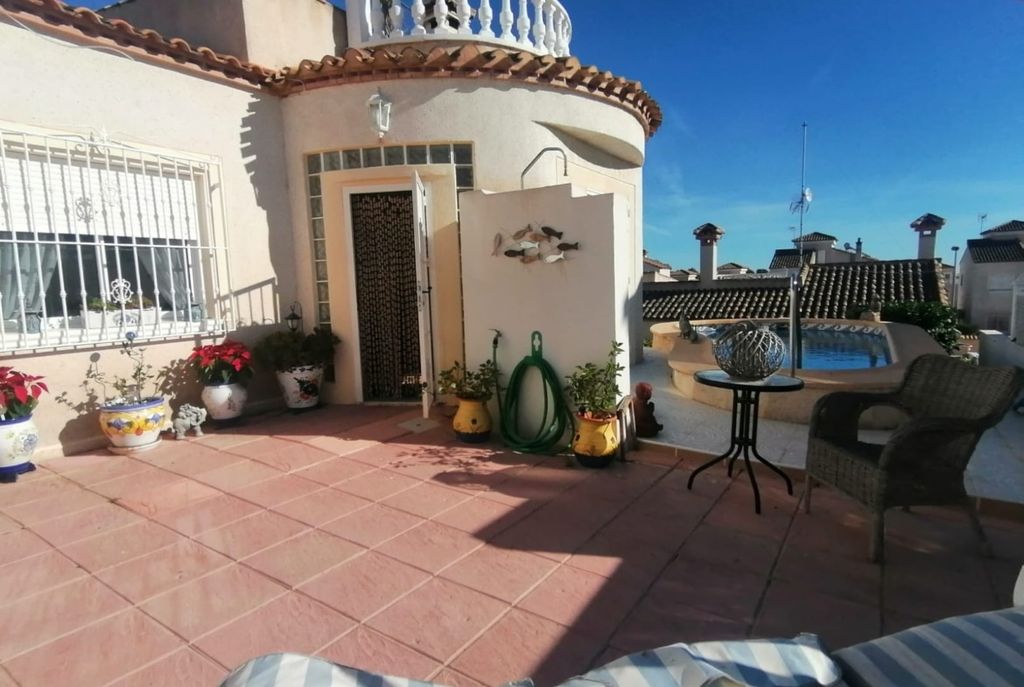 Property photo 2 of 50