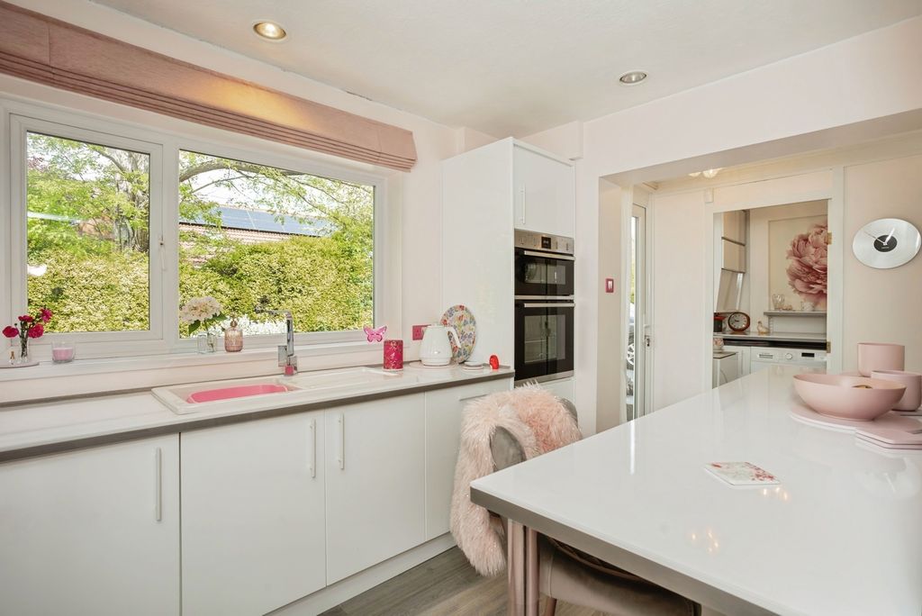 Property photo 3 of 18 Pbox-Img.Jpg