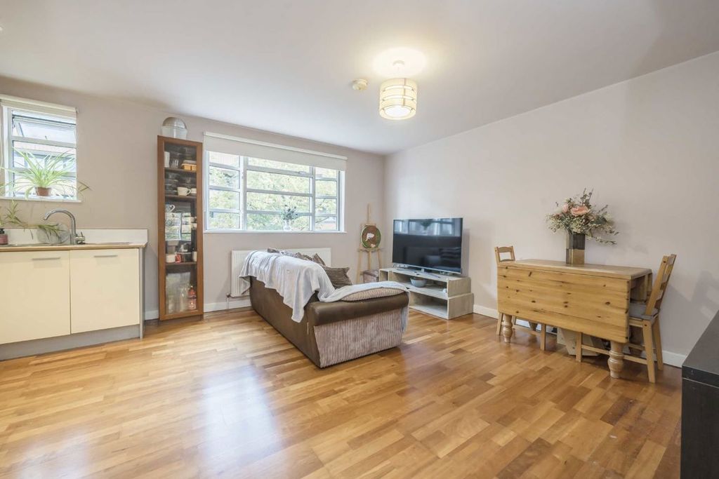 Property photo 3 of 6