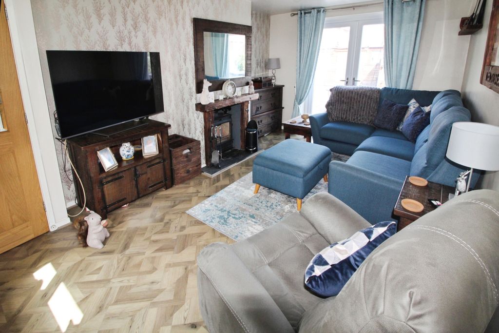 Property photo 3 of 19 Lounge.Jpg