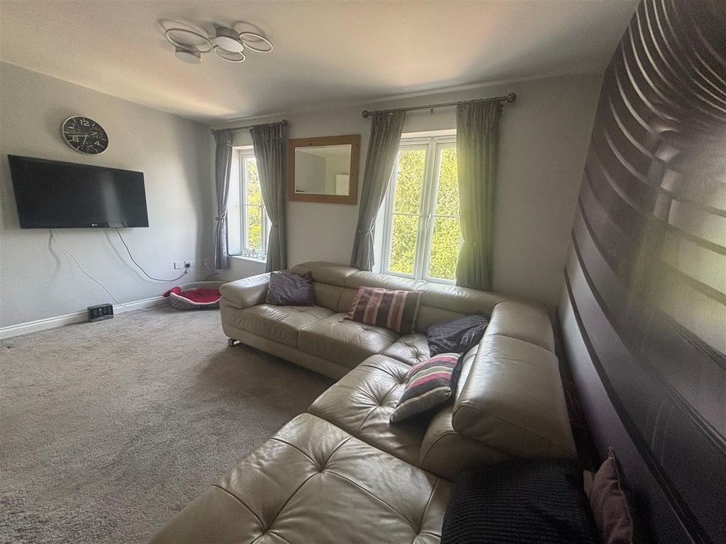 Property photo 2 of 21 Living Room