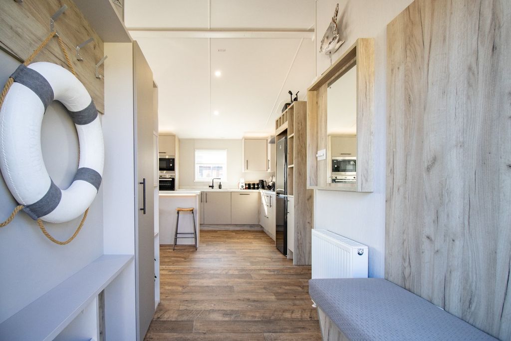 Property photo 2 of 17 4586942