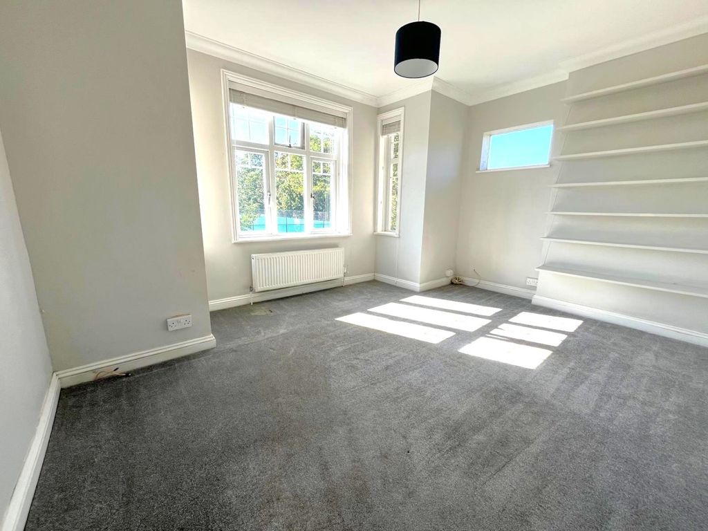 Property photo 2 of 8 02Lounge