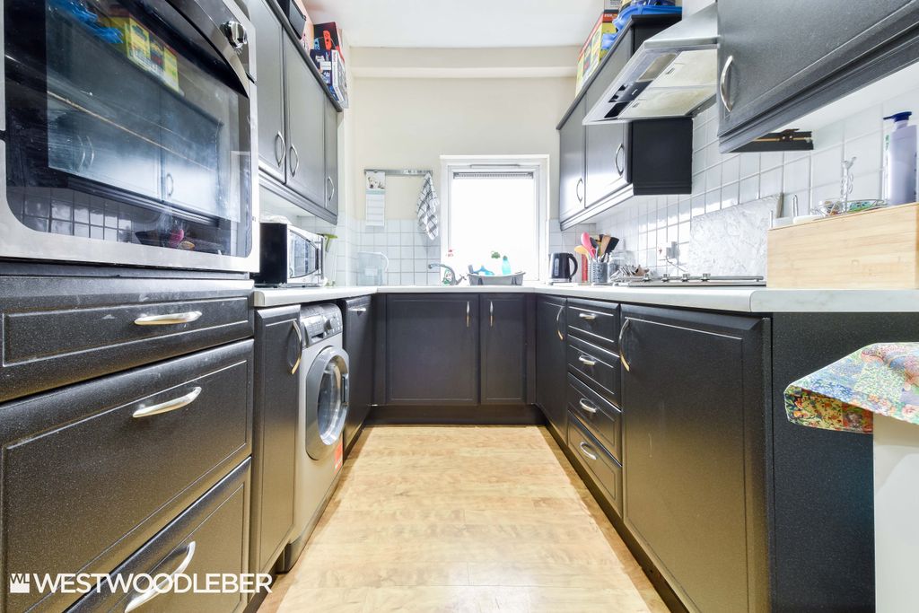 Property photo 3 of 11