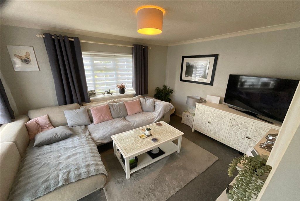 Property photo 3 of 10 Lounge