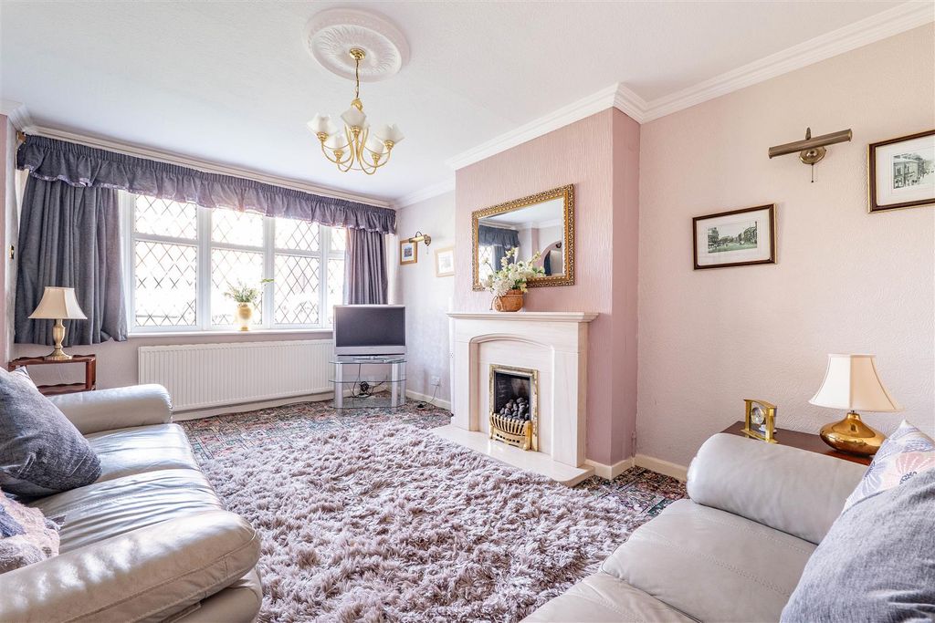 Property photo 2 of 24 Lounge