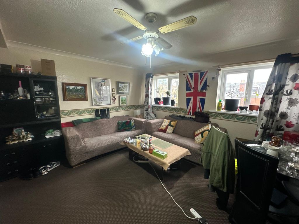 Property photo 3 of 15