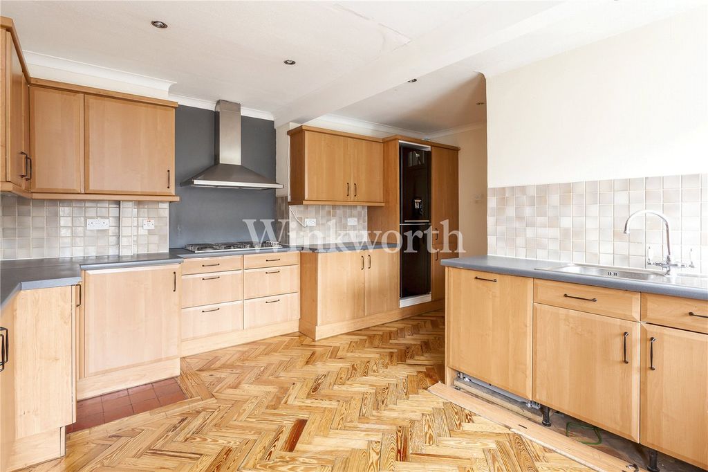 Property photo 2 of 18 Picture No. 27