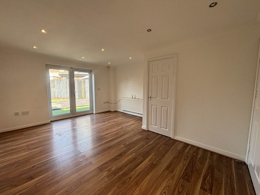 Property photo 2 of 32