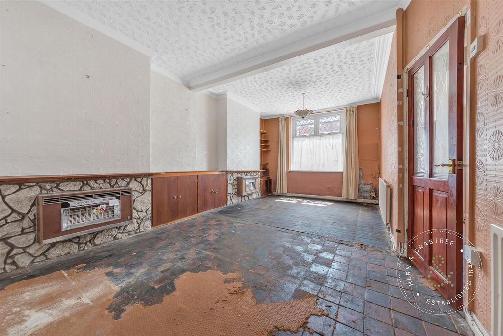 Property photo 2 of 26 Talygarn-Street-15.Jpg