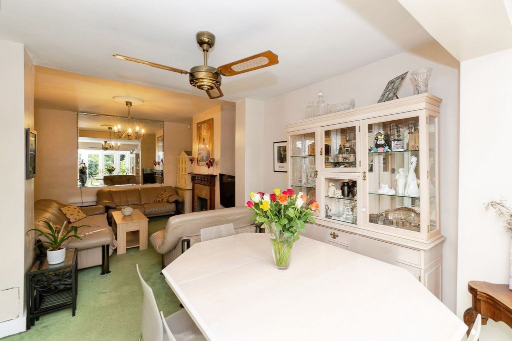 Property photo 3 of 35 Pbox-Img.Jpg