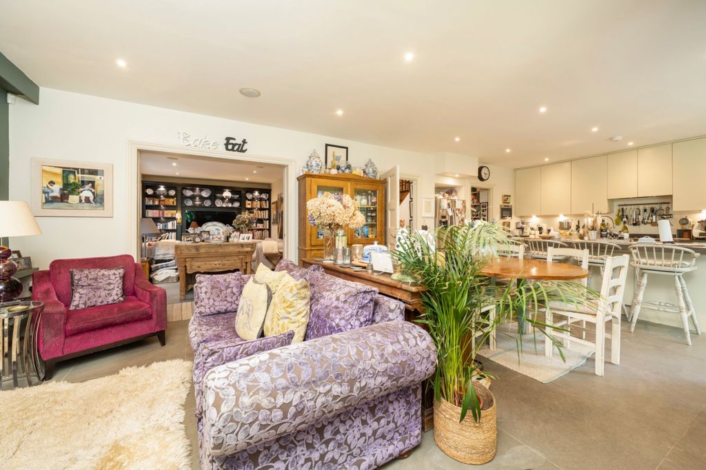 Property photo 3 of 23 Picture No. 06
